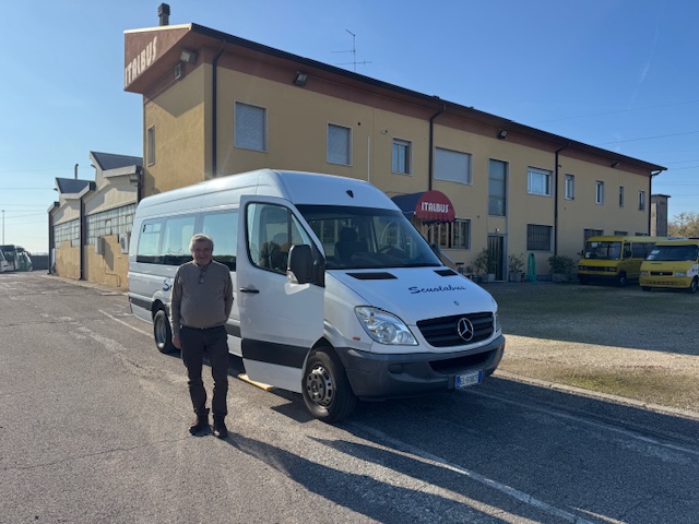 https://www.italbus.it/content/uploads/2025/11/SPRINTER-SIG.-LATTERINI.jpg